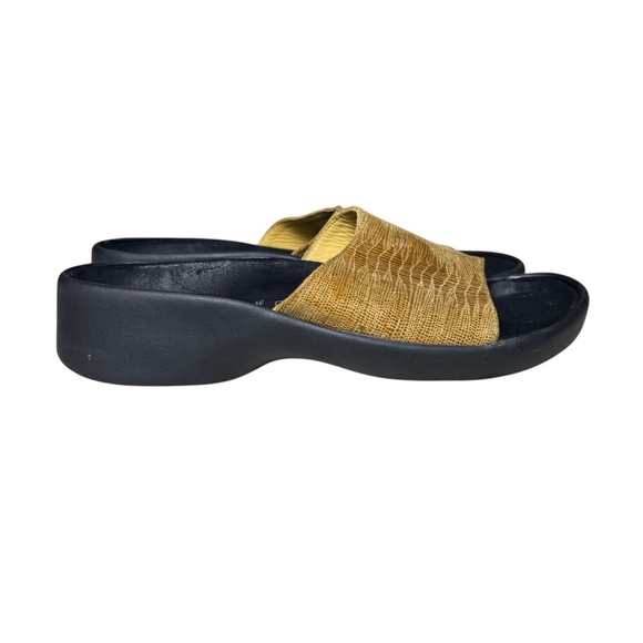 Birkenstock Tatami Bridget Slide Sandals Women's Size 37 6 GOLD Leather Slip On - Picture 1 of 11